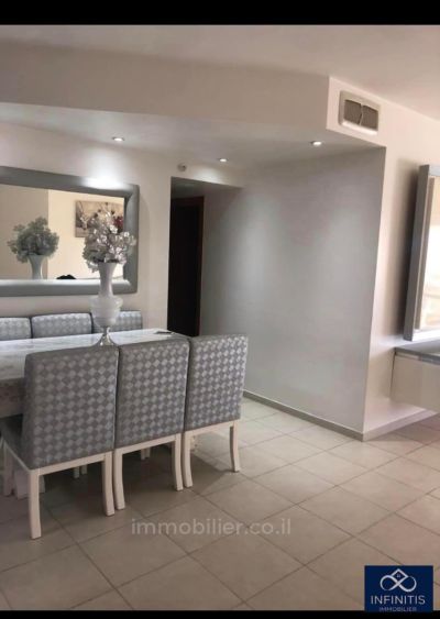 con terrazza,in un bellissimo edificio,Buona posizione,grazioso,Bellissimo appartamento