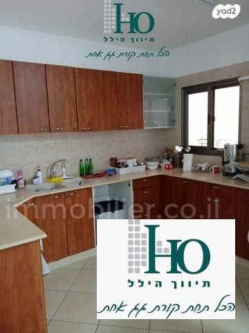 в центре,На тихой улице