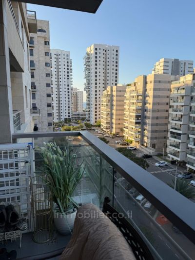 Great deal on a 5-room apartment in Barnea, a recent building.
