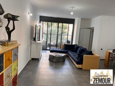 com terraço,em um belo imóvel,Boa localização,Grande,Bairro religioso,agradável,espaçoso,Lindo apartamento,Em bom estado,Reformado