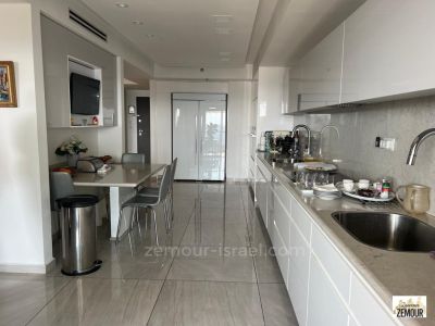 con terrazza,in un bellissimo edificio,investito,Piano alto con vista,Vista mare,in un nuovo edificio,Magnifico,Mini attico