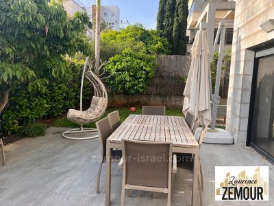 calmo,em um belo imóvel,Lugar quieto,agradável,espaçoso,Jardim grande