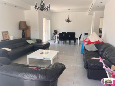 com terraço,Central,Boa localização,Grande,bem equipado,claro,espaçoso