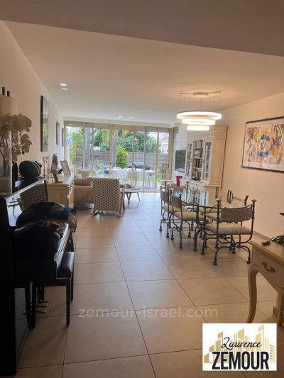 com terraço,calmo,Central,Boa localização,Boa oportunidade,Em uma rua tranquila,Lugar quieto,Grande,agradável,bem equipado,espaçoso,Lindo apartamento,Boa orientação solar,Em bom estado,Jardim grande,Reformado