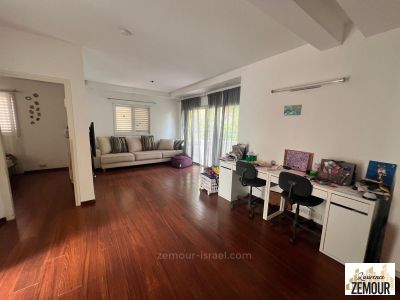 bien arreglado,En una calle tranquila,espacioso