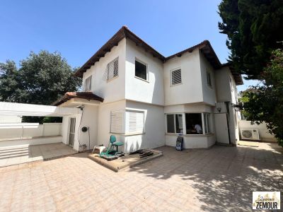 ¡No se lo puede perder!,Para renovar,agradable,En el centro,bien arreglado,Buen negocio,Buena oportunidad,Buena orientación,tranquilo,luminoso,En una calle tranquila,En buen estado,Lugar tranquilo,Jardín grande,Posibilidad de construir,espacioso