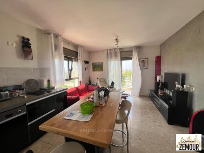 With not missing!,in center,with terrace,Beautiful apartment,Good bargain,Good occasion ,Good orientations,Calm,Clear,in a beautiful building,In good condition,Calm place ,Stage high with sight ,Religious District