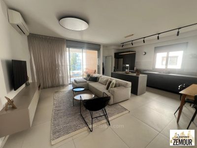 con terrazza,Bellissimo appartamento,ben arredato,Completamente arredato,Soffitti alti