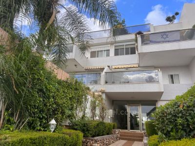 במרכז,מיקום מצויין,גדולה,גינה גדולה