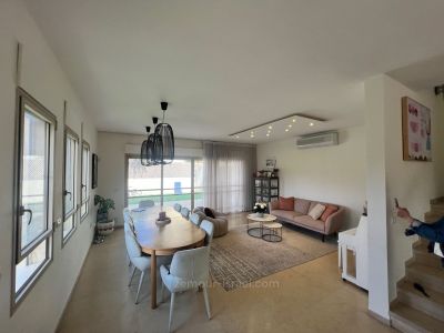 במרכז,מוארת,גינה גדולה,מרווחת