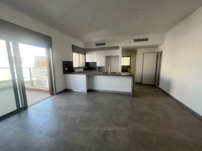 במרכז,בבניין יוקרה,חדשה