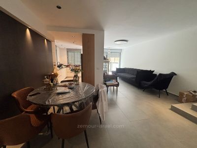 в центре,с террасой,Хорошее расположение