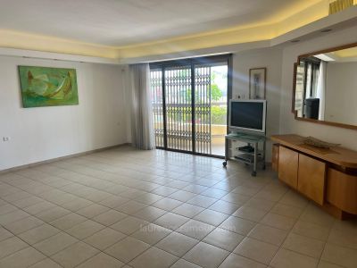 com terraço,Lindo apartamento,em um belo imóvel