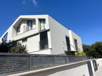 в центре,тихий,Большой