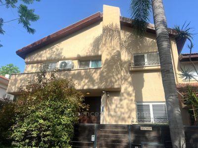 Quiet West Raanana. Family home.