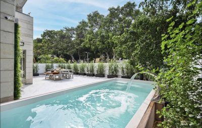 APPARTAMENTO UNICO CON GIARDINO, PISCINA PRIVATA E PARCHEGGIO
