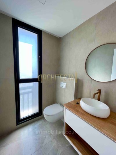 Luxury penthouse. 3 terraces with exceptional views of all of Jerusalem and the Old City.