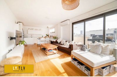 Magnífica cobertura duplex de 4 quartos no bairro de Levhair, com banheiro privativo e vaga de garagem.