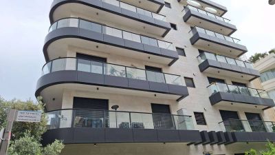 Bellissimo appartamento di 3 locali di 90m2 con balcone, parcheggio, mamad a 2 passi dal mare