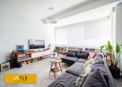 Magnifico appartamento di 3 locali completamente ristrutturato e venduto arredato, a 2 minuti dal mare, in una strada tranquilla con ampio giardino privato!