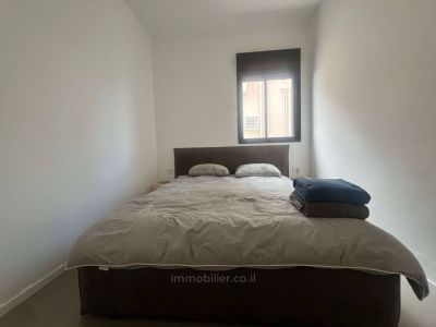 Beautifully renovated  and furnished 3 rooms in a new building with parking