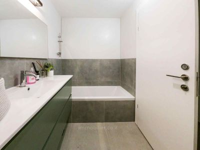 למכירה 5 חדרים יפהפיים בבניין חדש ברחוב ויצמן