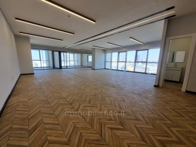 New offices in a highly sought-after office building on Givat Shaoul