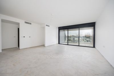 Boutique Residence in Mekor Haim – Exceptional 4-Room Apartment with Terrace & Luxury Amenities