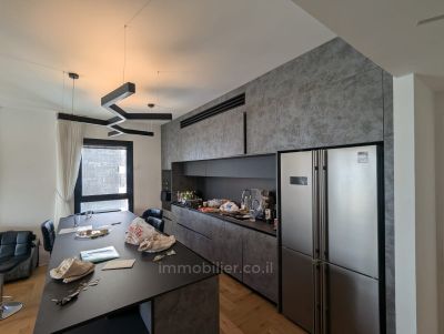 A ne pas manquer !,Agréable,Au centre,Avec terrasse,Balcon sur la mer,Bel appartement,Bon emplacement,Bonnes orientations,Calme,Clair,Dans un bel immeuble,Dans un immeuble neuf,Etage haut avec vue,Grand,Haut standing,Investi,Luxueux,Magnifique,Proche de l