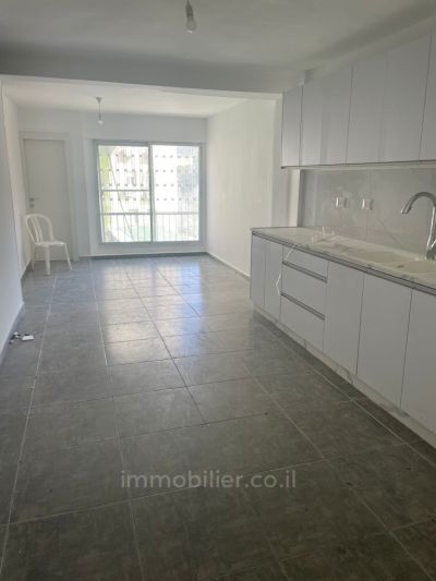 דירת 4 חדרים יפהפייה, משופצת