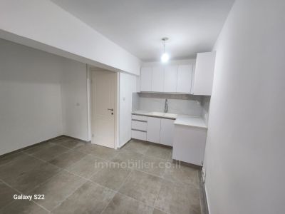 דירת 2 חדרים מחודשת אידיאלית לזוג צעיר