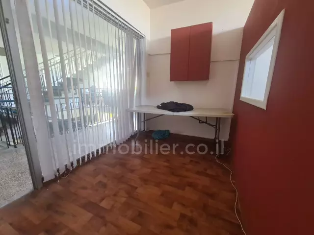 Uffici 1 stanze Netanya Centro della città