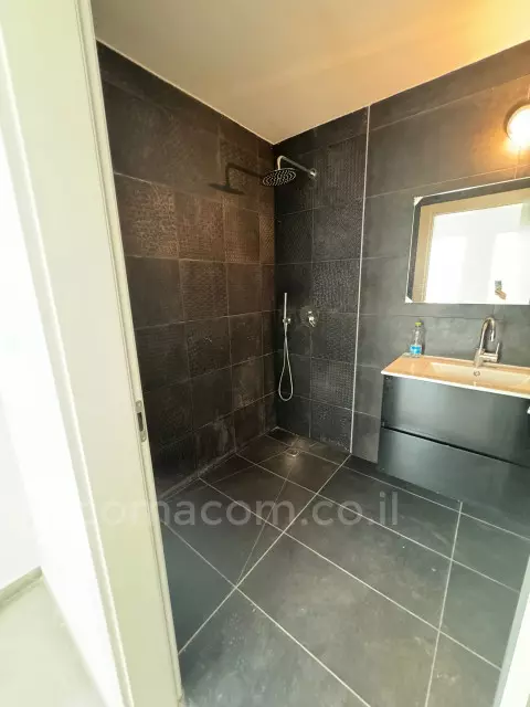 Appartamento 4 stanze Tel Aviv quartiere di mare