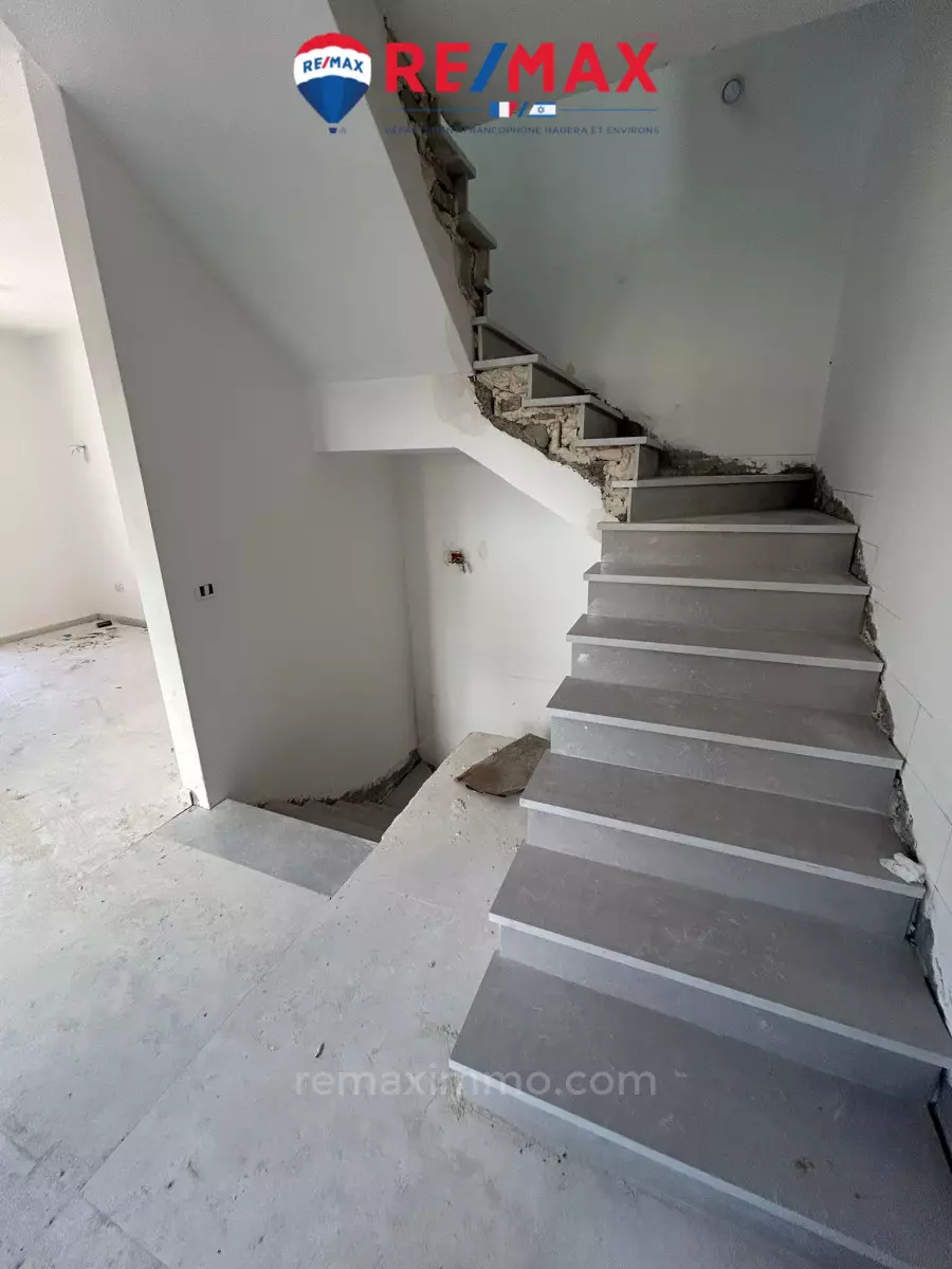 Villa 6 stanze Hadera Distretto Nissan 379-IBL-417