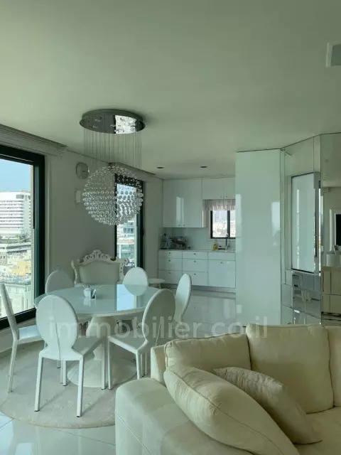 Appartamento 4 stanze Tel Aviv 1a linea di mare