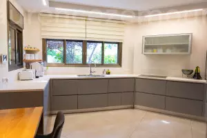 Villetta 7 stanze Raanana Hanessiim