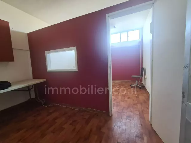 Офисные помещения 1 комнат Netanya Центр города