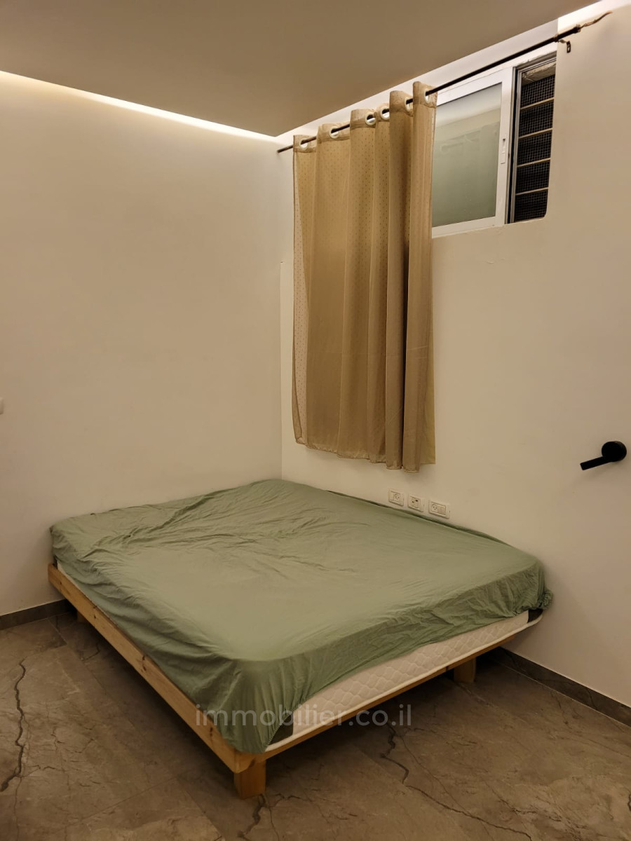 Квартира 1.5 комнат(-ы)  Иерусалим Nahlaot 1-IBL-2859