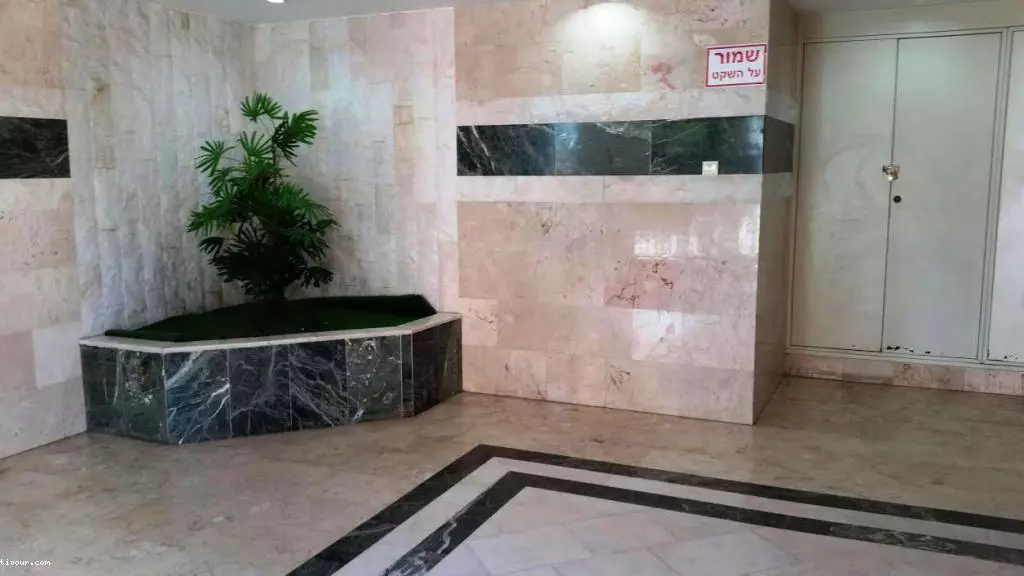 С выходом в сад 5 комнат Ashdod Yud Bet 210-IBL-1669