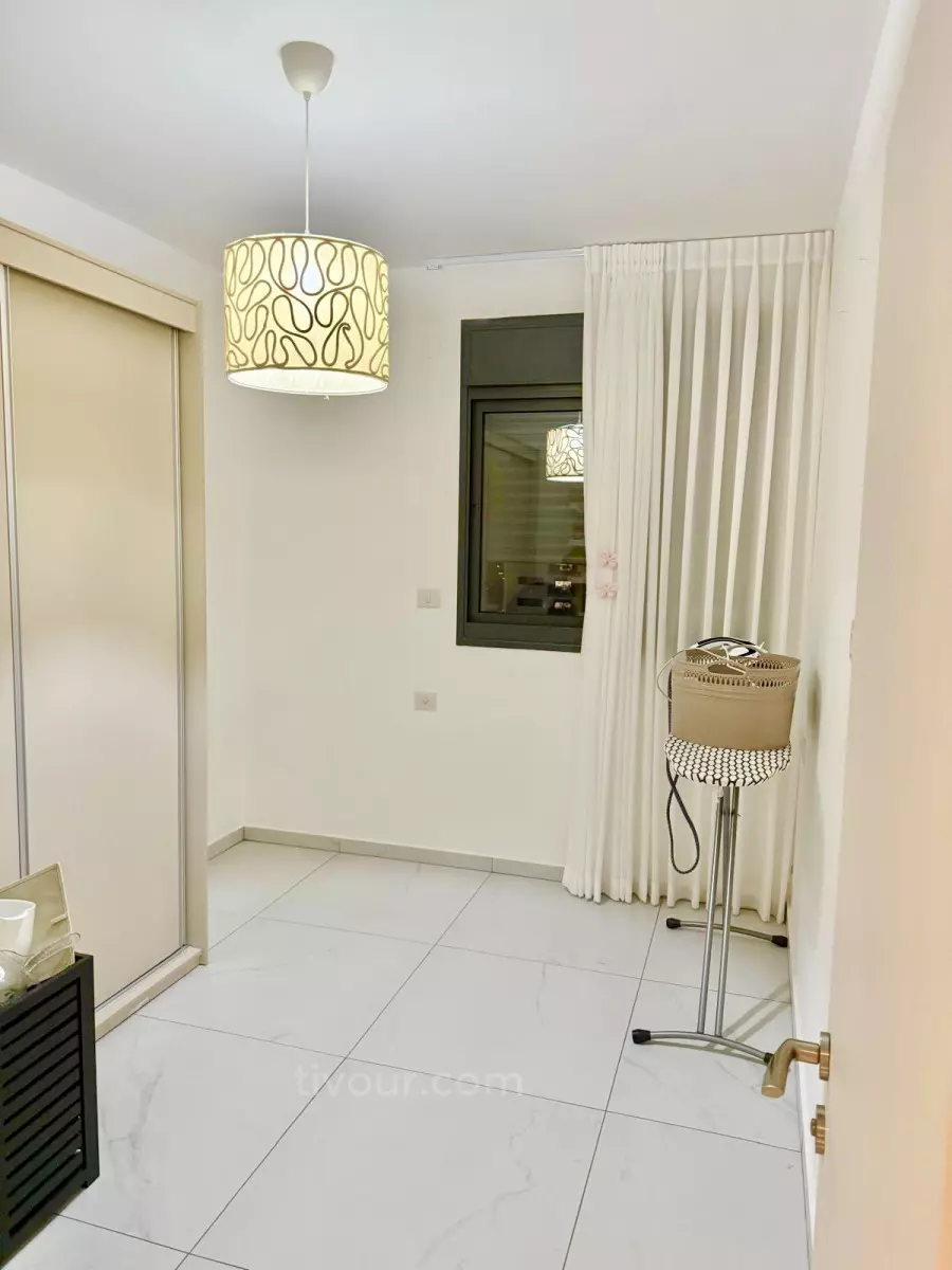 Apartamento 4 cômodos Ashdod Het 210-IBL-2110
