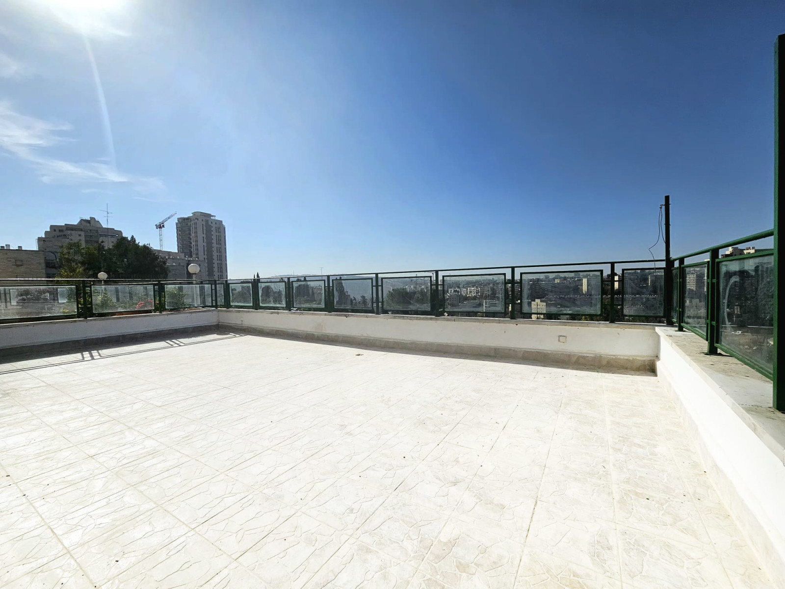 Dzielnica mieszkaniowa Le charme rare dun duplex avec terrasses de reve et jardin a ramat sharet jerusalem immobilier 026786595