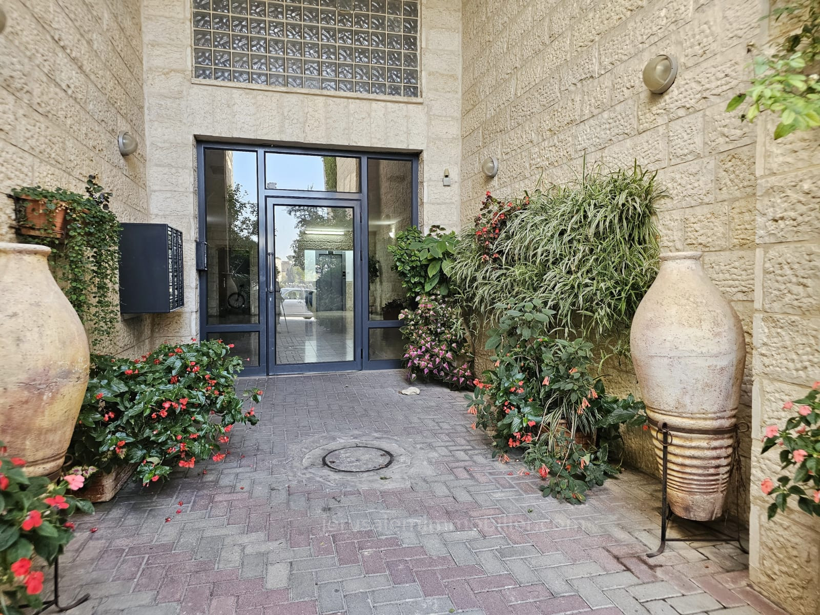 Dzielnica mieszkaniowa Le charme rare dun duplex avec terrasses de reve et jardin a ramat sharet jerusalem immobilier 026786595