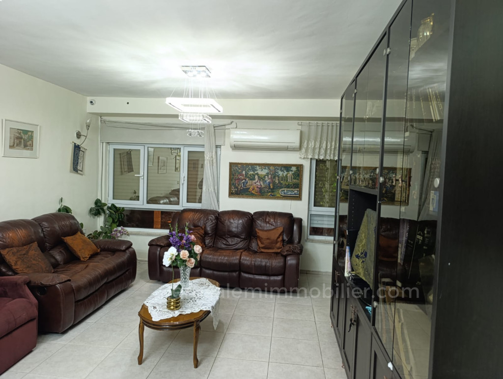 Quartier résidentiel Un appartement familial lumineux à louer au cœur de mekor baruch- jerusalem immobilier 026786595