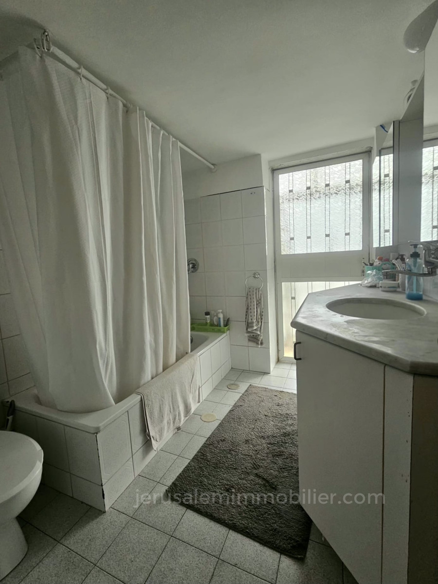 Wohnquartier A vendre appartement lumineux avec terrasse souccah a arnona jerusalem immobilier 026786595