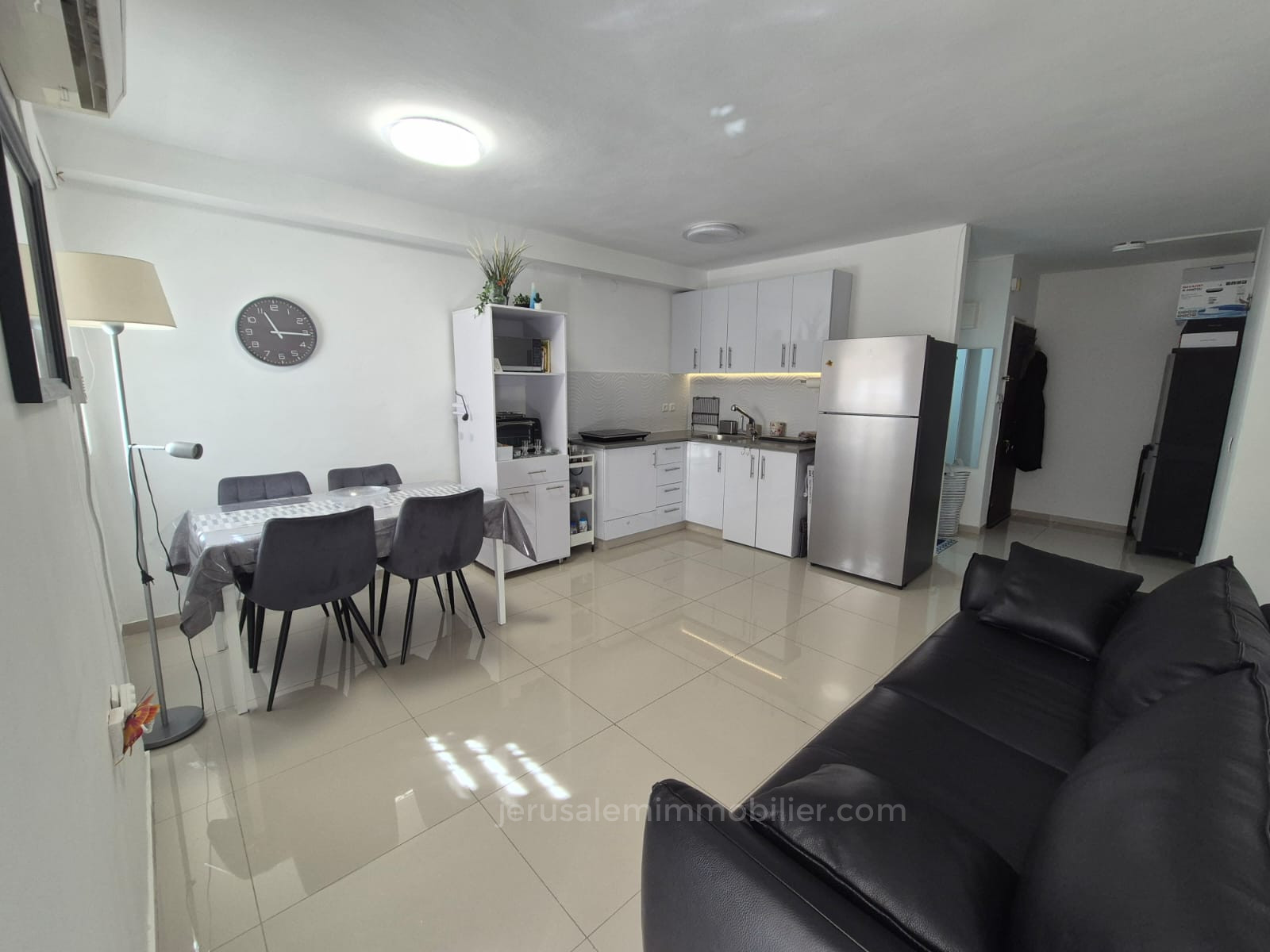 Barrio residencial Appartement renove et lumineux a louer a arnona jerusalem immobilier 026786595