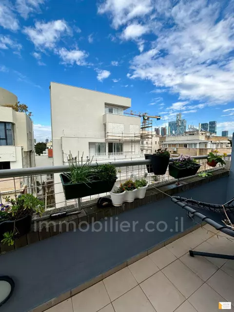 Квартира 2.5 комнат Tel Aviv Shenkin