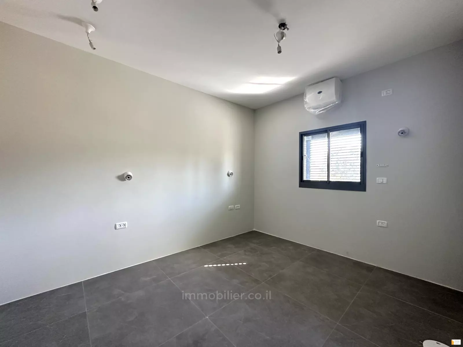 Квартира 3 комнат Tel Aviv Bazel 232-IBL-3858