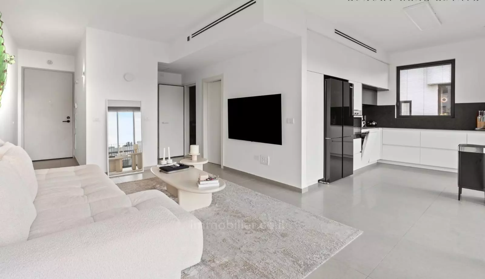 Apartamento 2.5 cômodos Tel Aviv Sokolov 232-IBL-3896