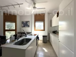 Квартира 4 комнат Tel Aviv рядом с морем