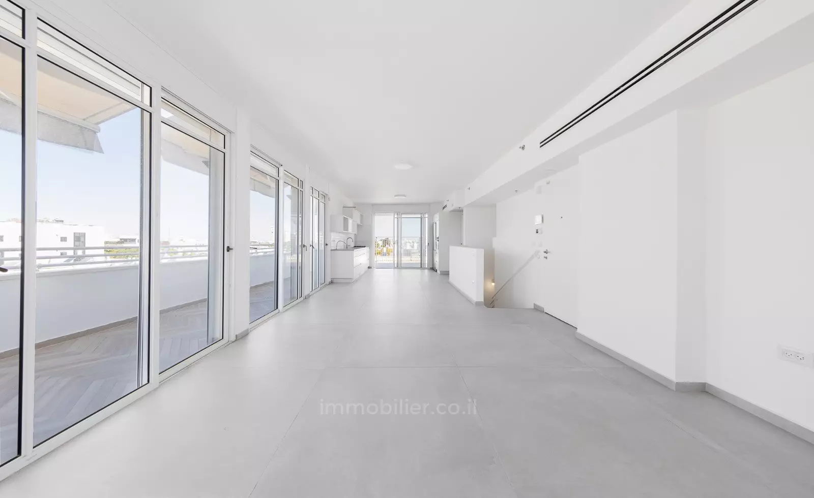 Penthouse 4 rooms Tel Aviv City center 232-IBL-3916